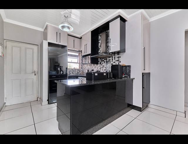 2 BEDROOM APARTMENT TO LET IN PAULSHOF